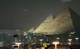 Crowne Pyramids View Inn